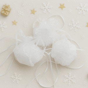 Lot de trois petits sacs en organza de perles de senteur